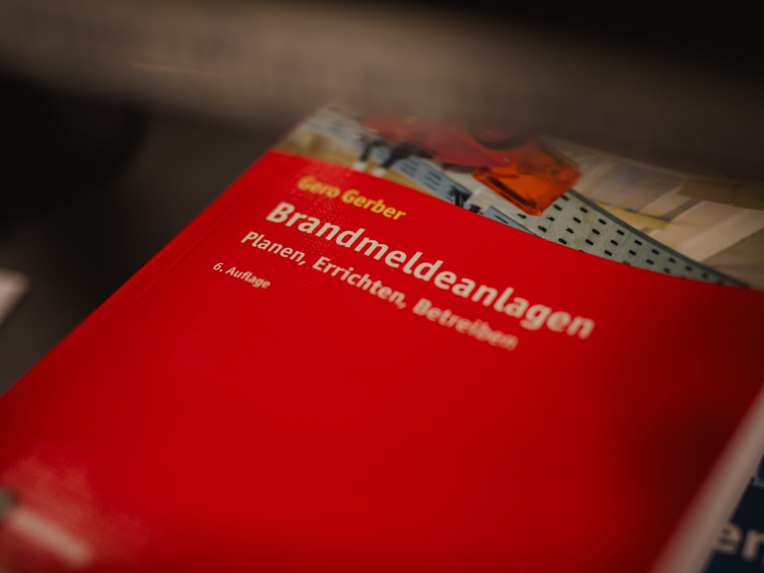 250927-0282 Brandmeldeanlagen Buch