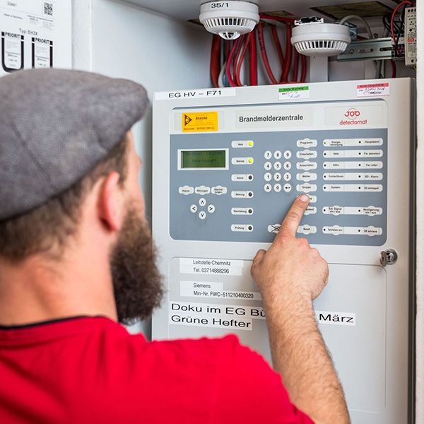 Brandmeldezentrale Installation - Wartung durch die BRAUNE GmbH