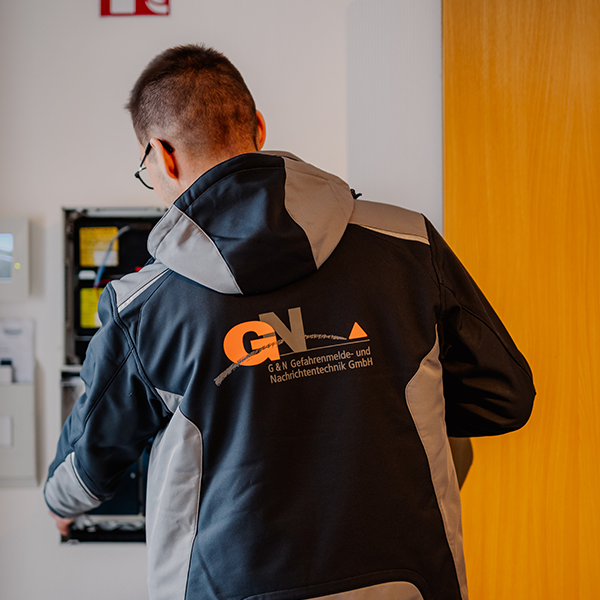 Techniker der G&N wartet eine FlexES